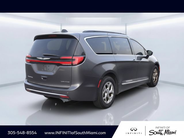 Used 2023 Chrysler Pacifica Limited FWD image 4