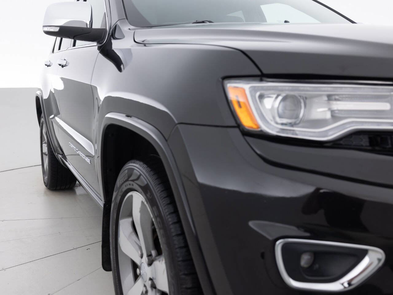 Used 2014 Jeep Grand Cherokee Overland w/ Advanced Technology Group AWD/4WD image 11