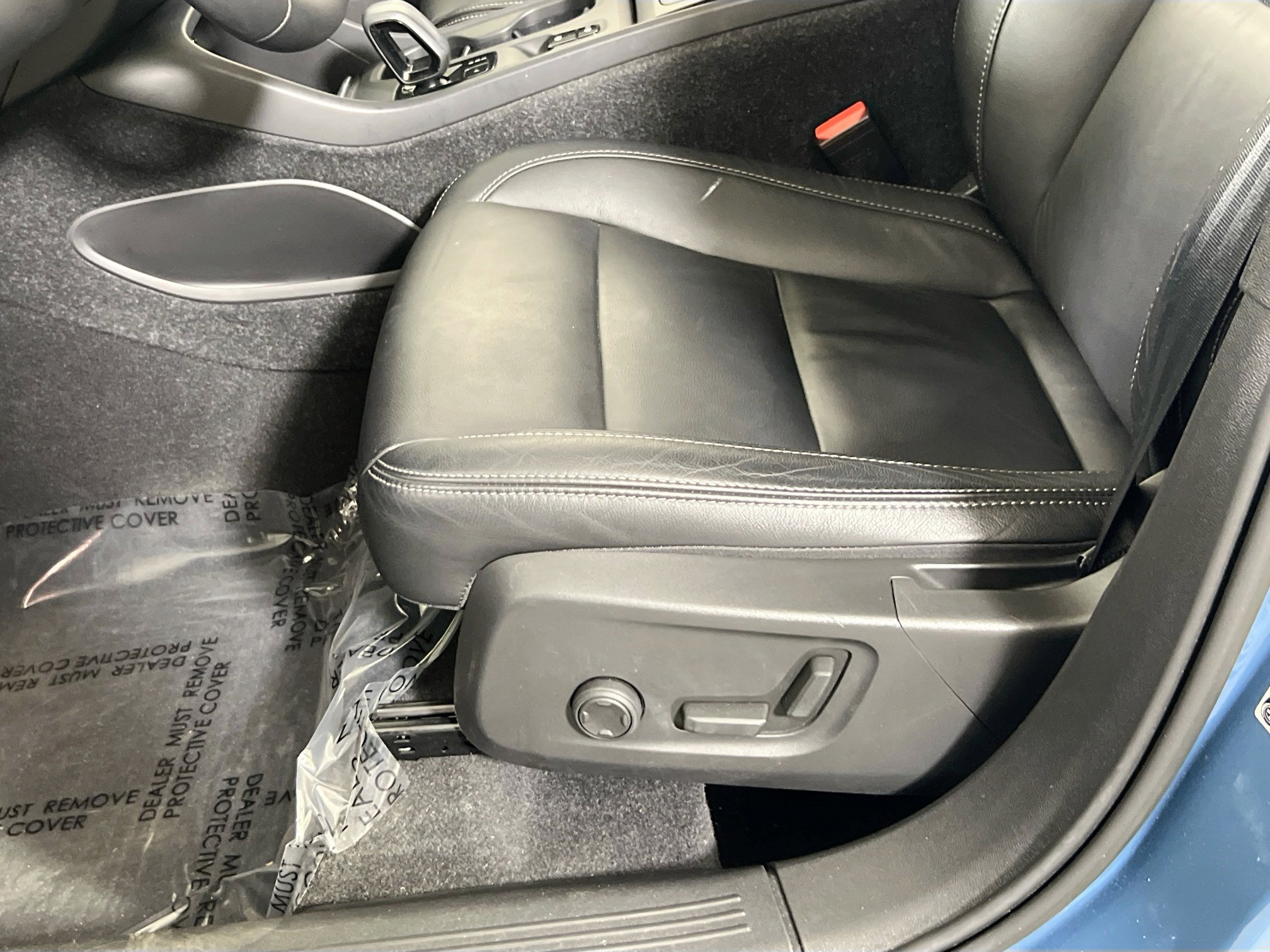 Used 2023 Volvo XC40 B5 Core w/ Convenience Package image 17