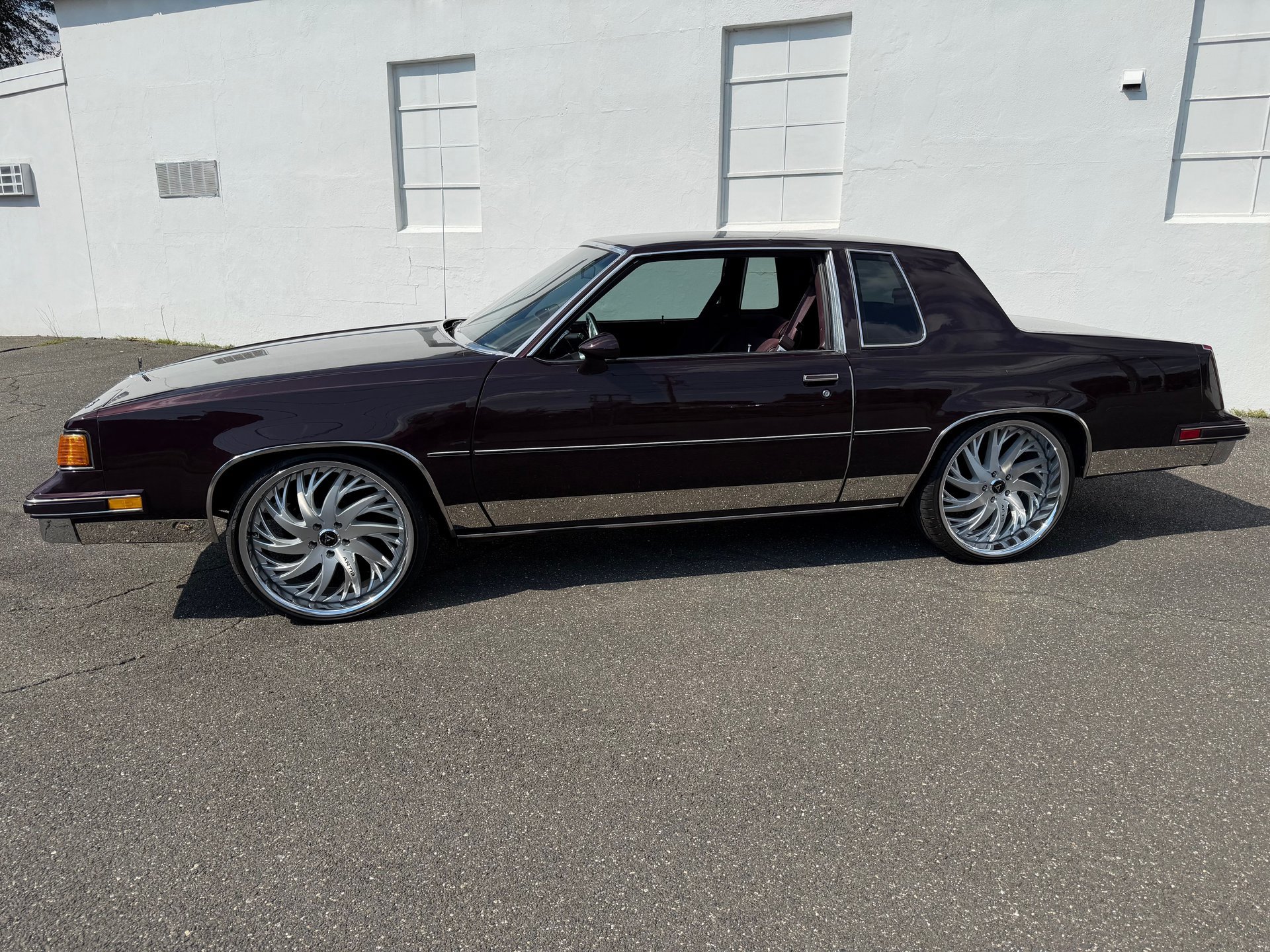 Used 1988 Oldsmobile Cutlass Supreme Classic RWD image 2