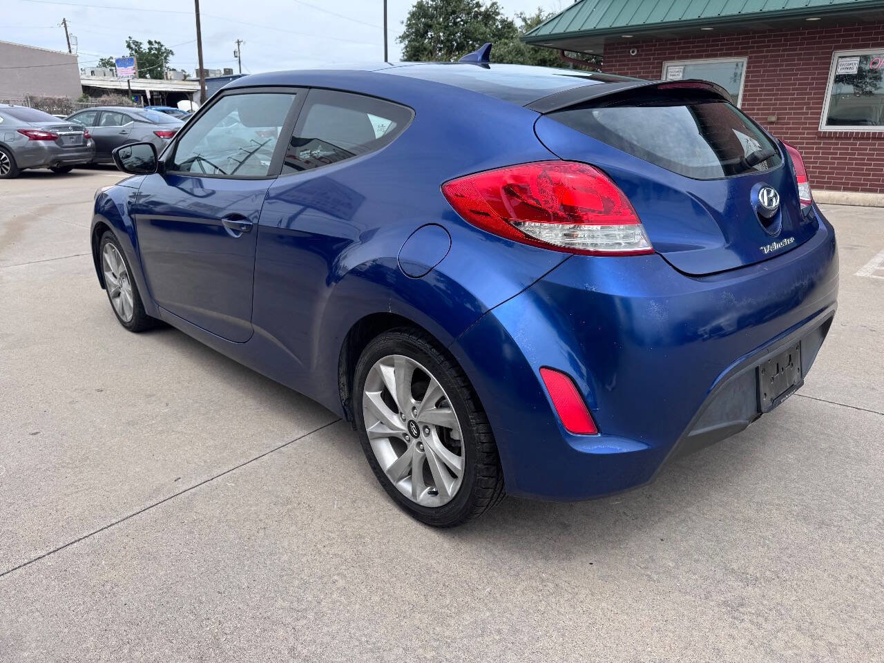 Used 2016 Hyundai Veloster FWD image 11
