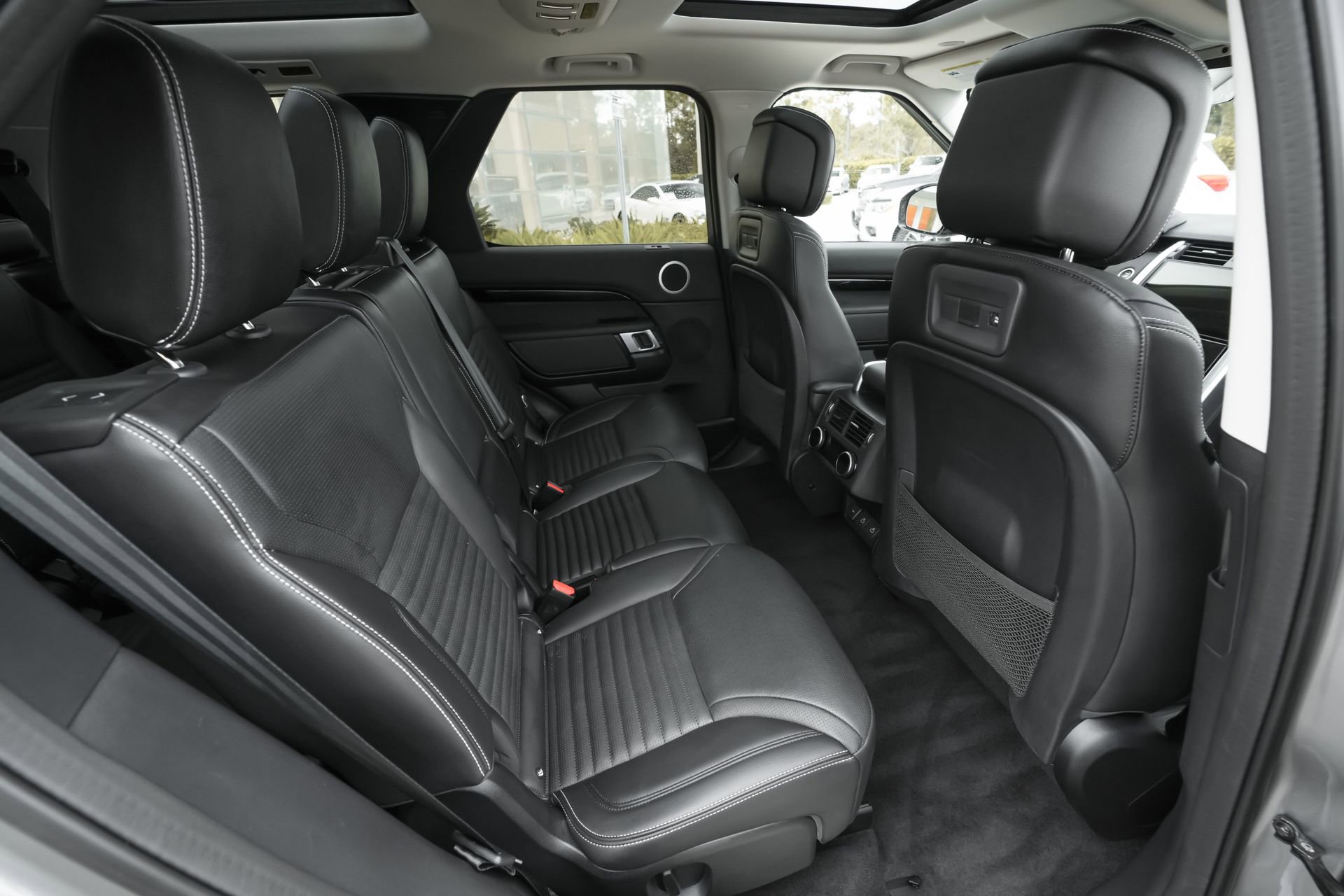 Used 2024 Land Rover Discovery S image 36