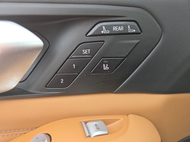 Used 2024 BMW X7 xDrive40i w/ Premium Package image 11