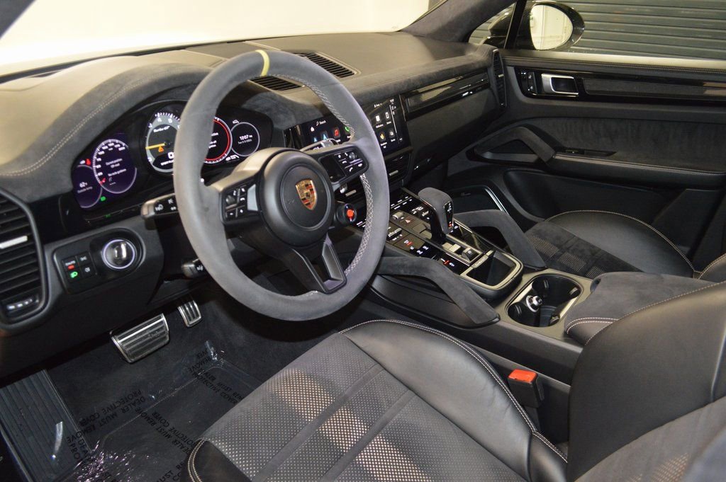 Certified 2023 Porsche Cayenne Turbo GT image 4