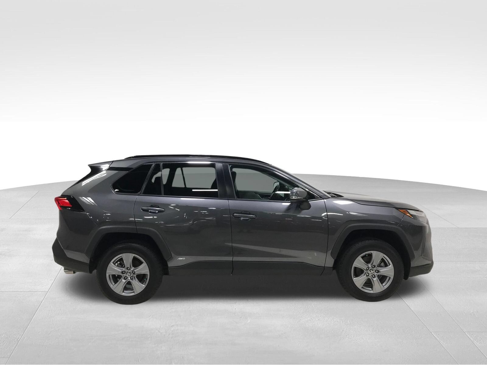 Used 2022 Toyota RAV4 XLE AWD/4WD image 4