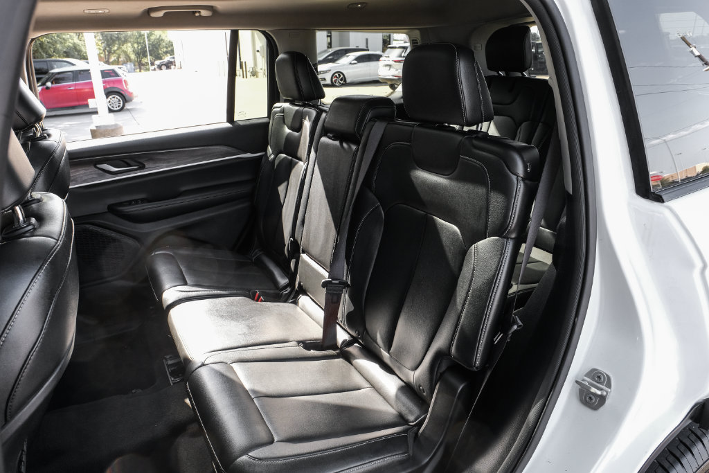 Used 2023 Jeep Grand Cherokee L Limited AWD/4WD image 49