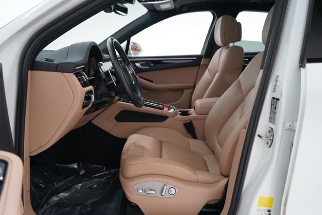 Used 2023 Porsche Macan Turbo AWD/4WD image 13