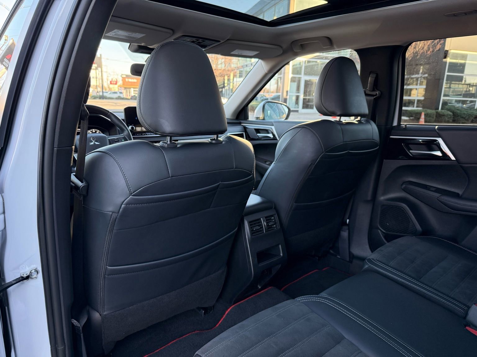 Used 2024 Mitsubishi Outlander SEL image 39