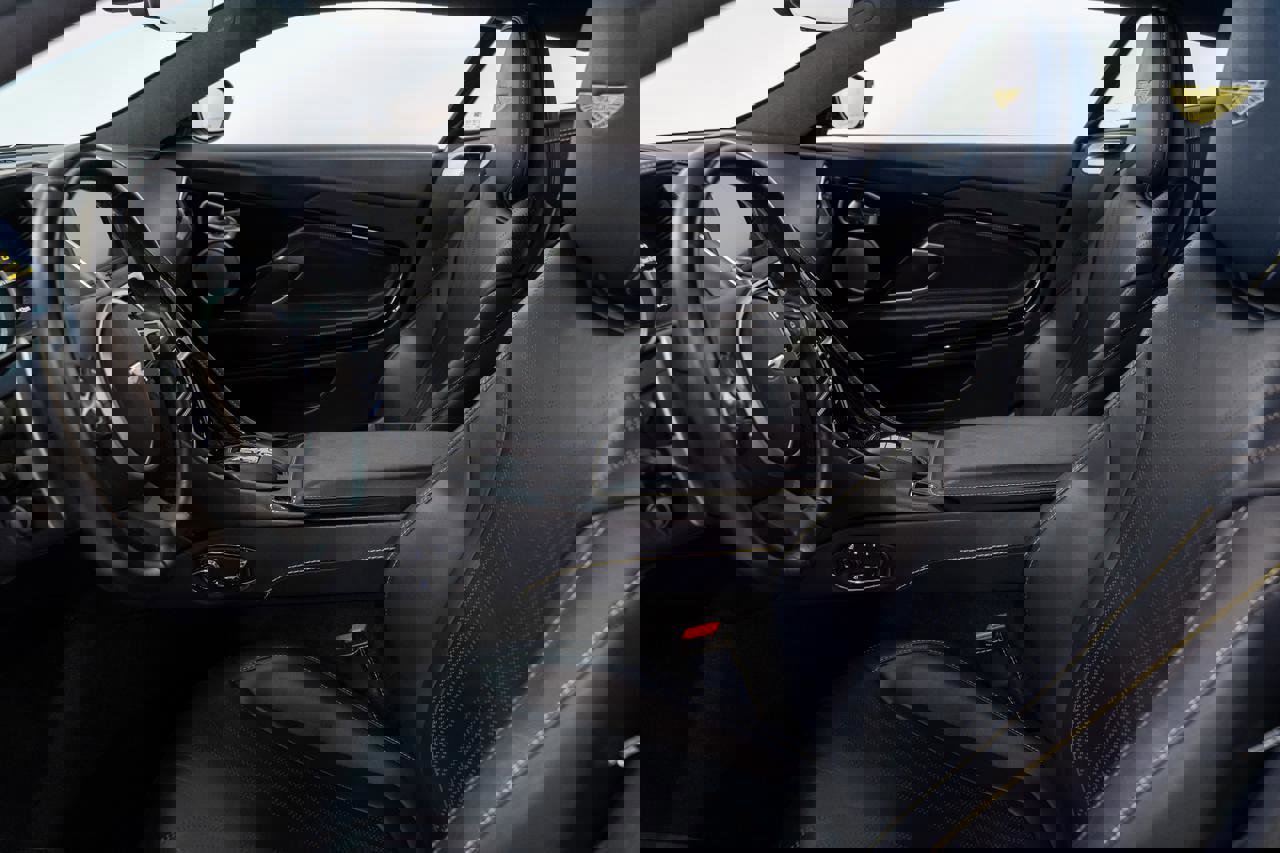 Used 2018 Aston Martin DB11 V12 image 3