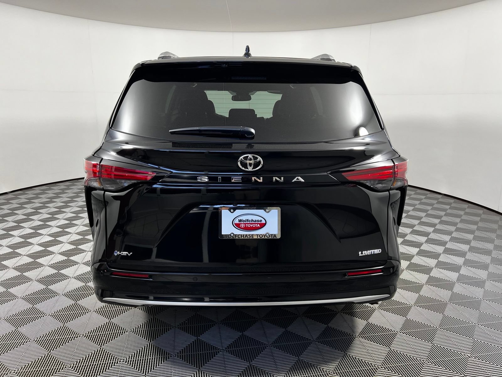 Used 2026 Toyota Sienna Limited FWD image 6