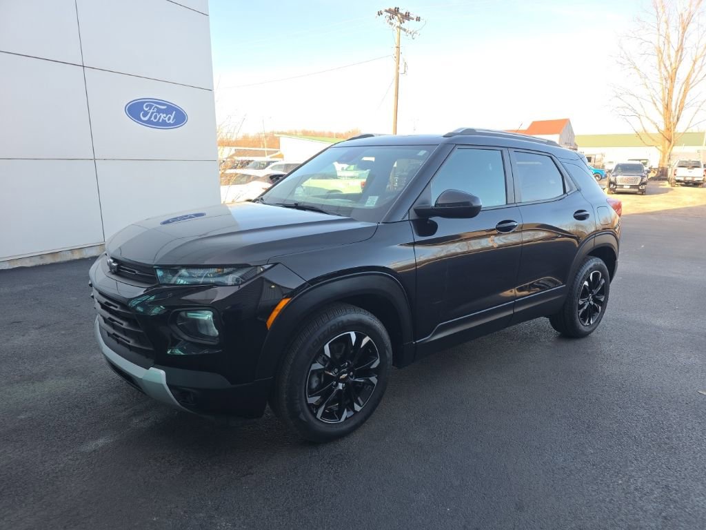 Used 2022 Chevrolet TrailBlazer LT w/ LPO, Blackout Package image 2
