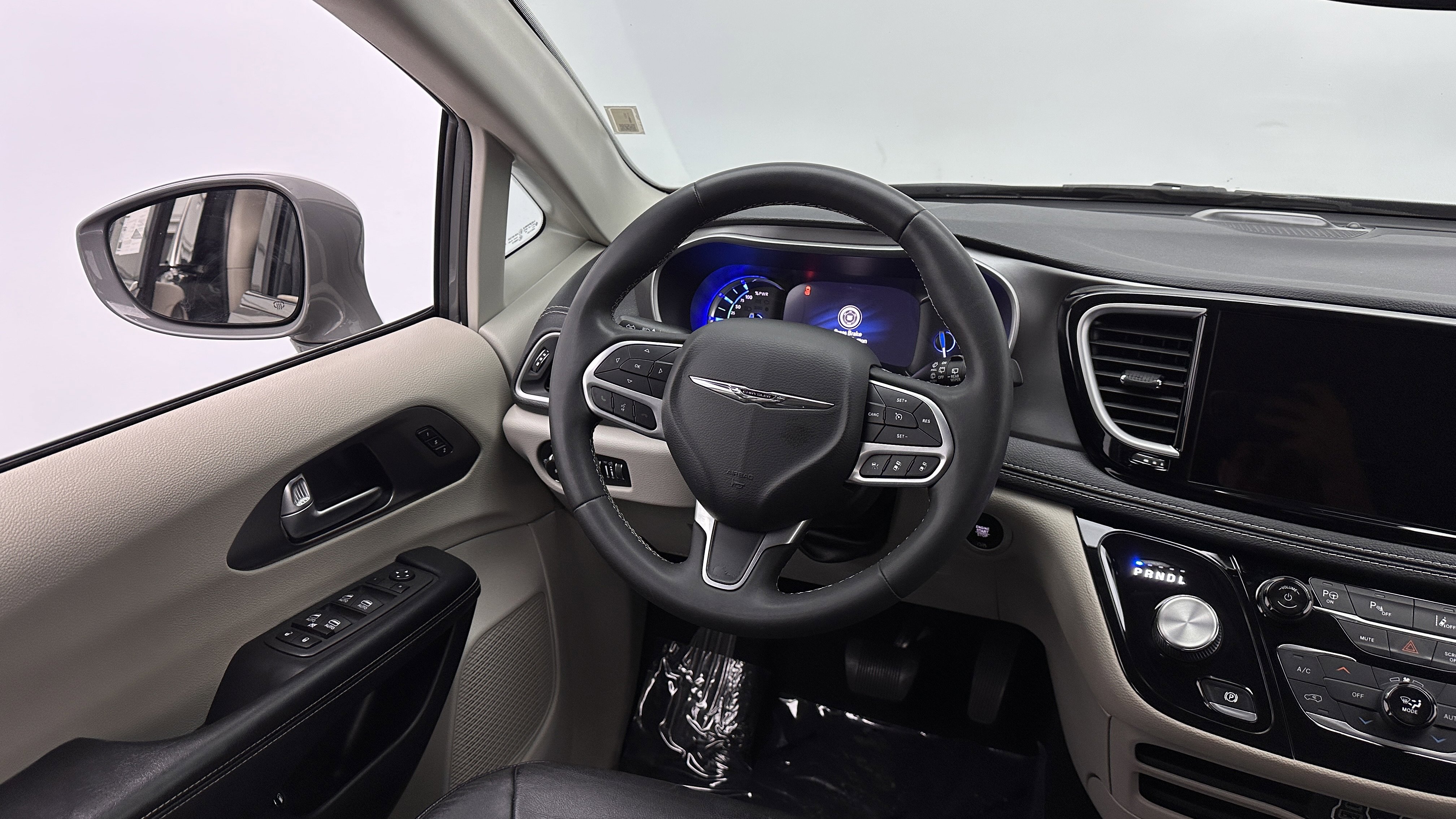Used 2022 Chrysler Pacifica Touring-L w/ Uconnect Theater Family Group FWD image 28