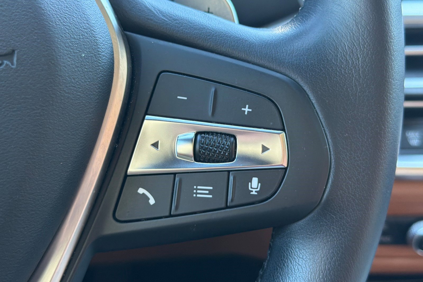 Certified 2022 BMW 330e 330e w/ Convenience Package image 31