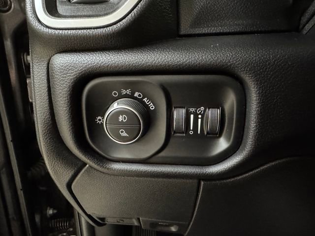 Used 2024 RAM 2500 Laramie AWD/4WD image 10