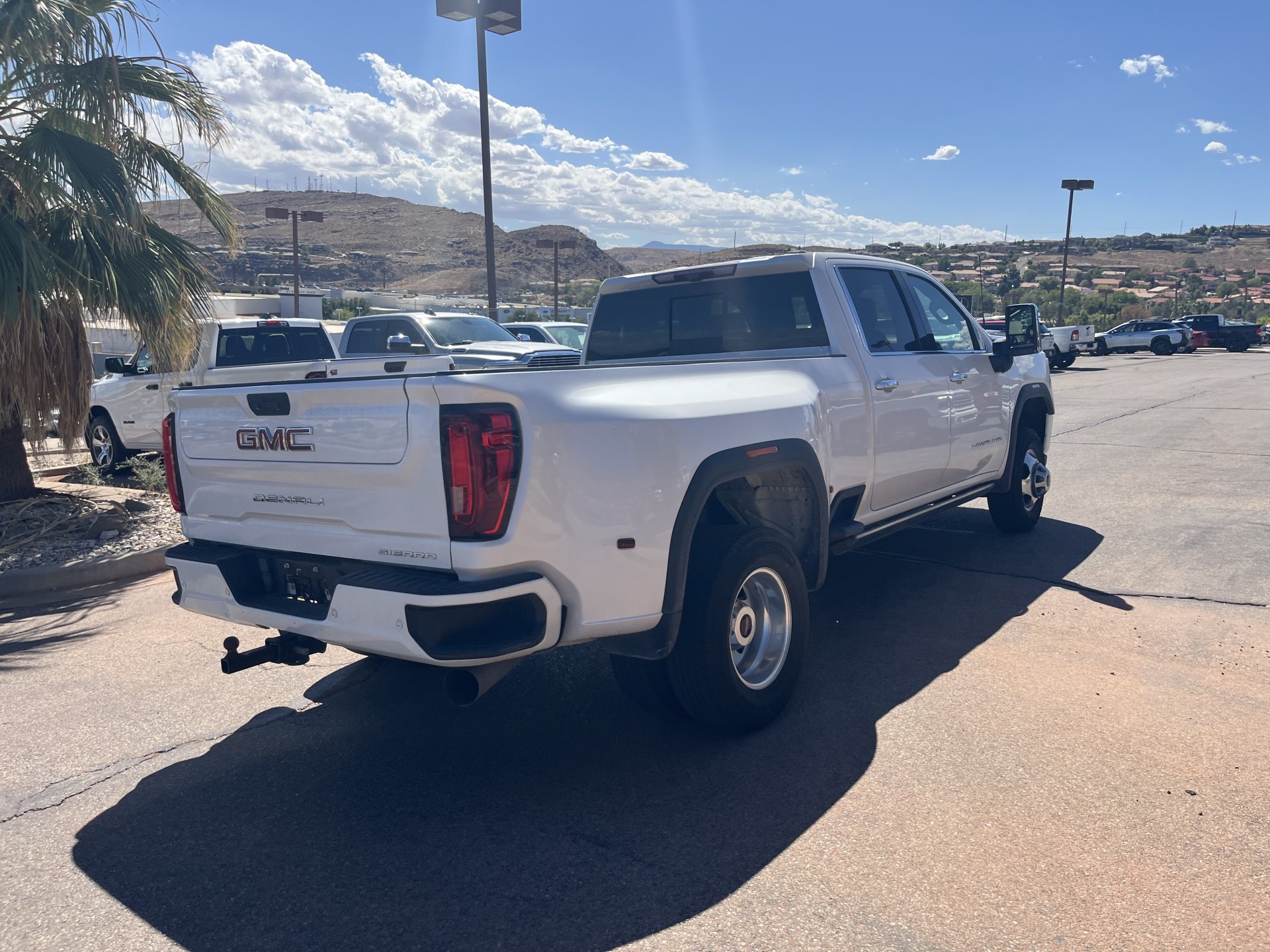 Used 2023 GMC Sierra 3500 Denali w/ Denali Ultimate Package AWD/4WD image 2