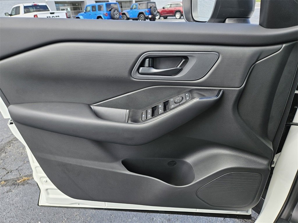 New 2026 Nissan Rogue S image 13