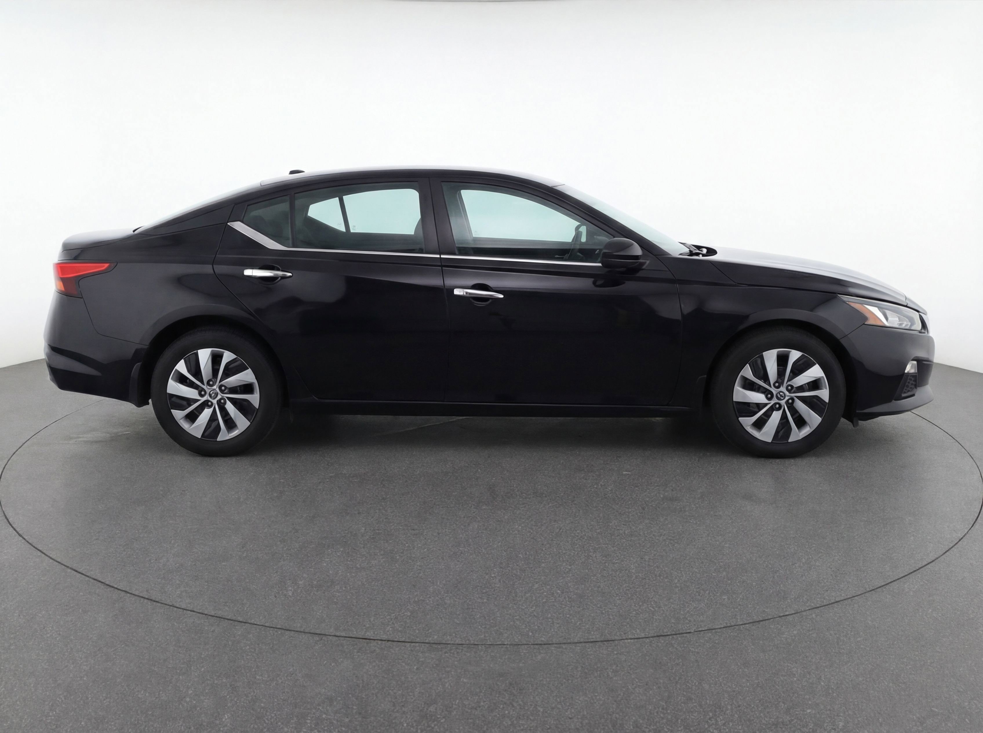 Used 2023 Nissan Altima 2.5 S image 11