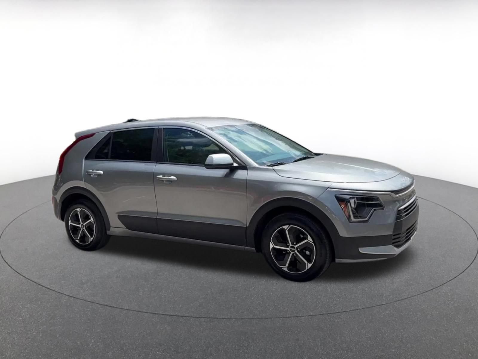 Used 2026 Kia Niro LX FWD image 2