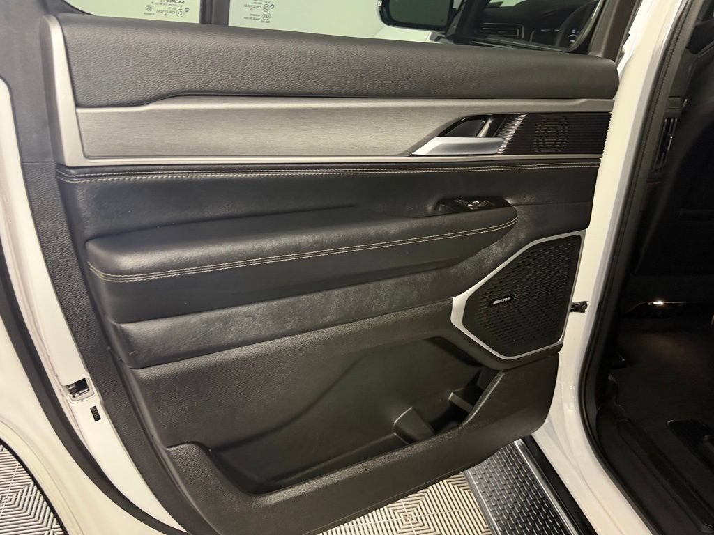 Used 2025 Jeep Wagoneer 4WD image 25