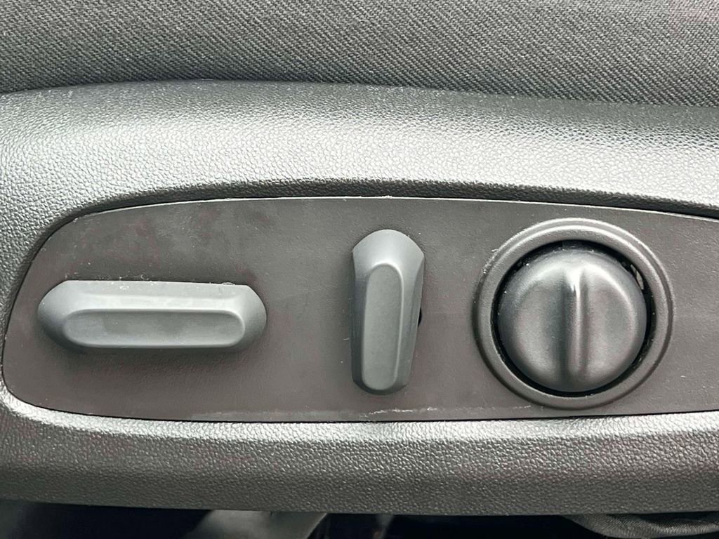 Used 2023 Chevrolet Traverse LT FWD image 20