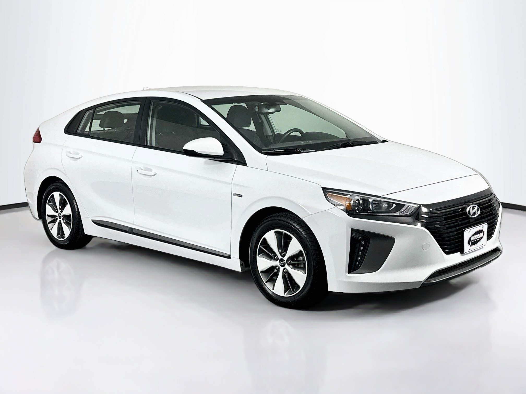 Used 2019 Hyundai Ioniq Plug-In Hybrid FWD image 2