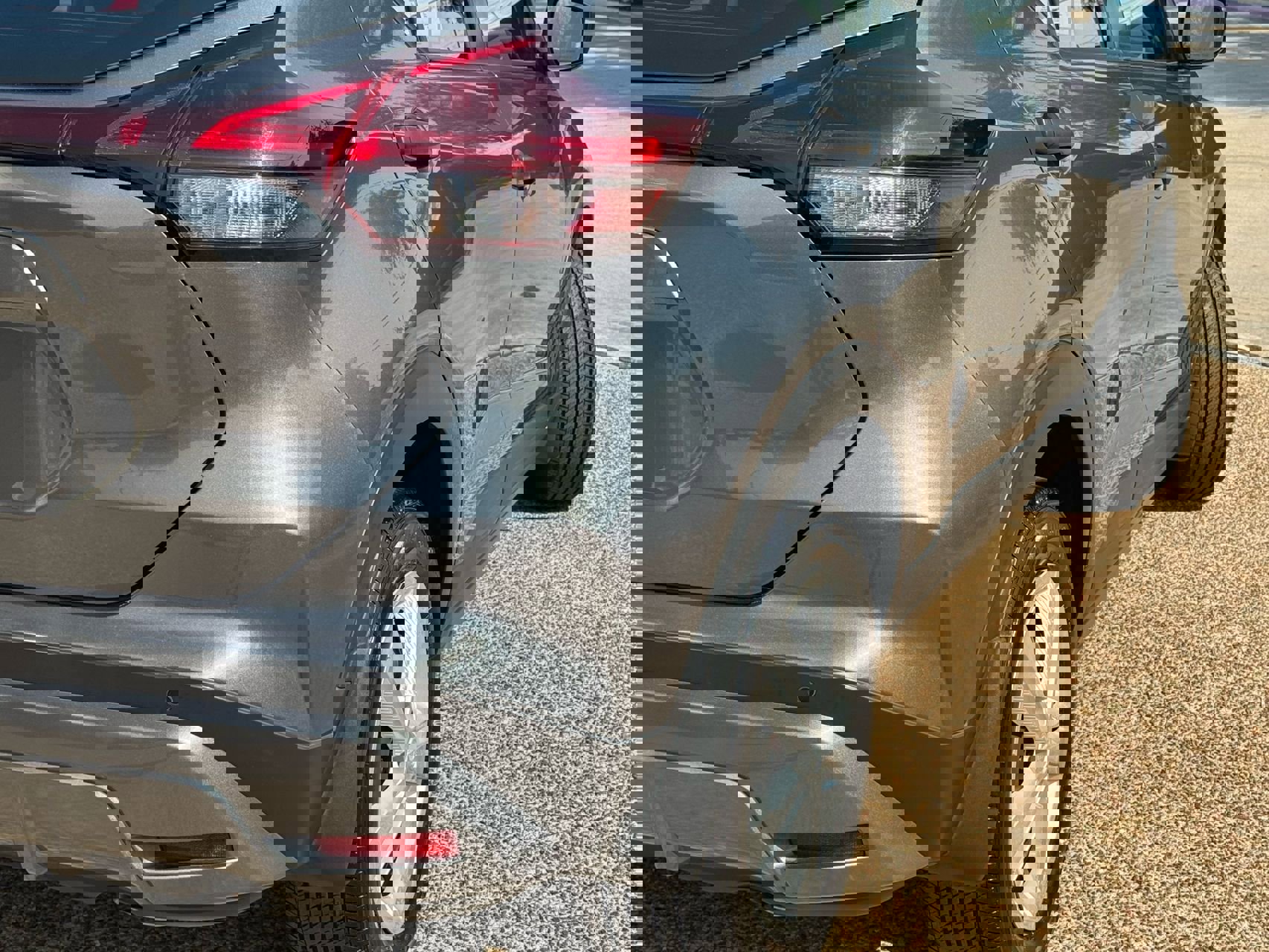 Used 2024 Nissan Kicks S image 4