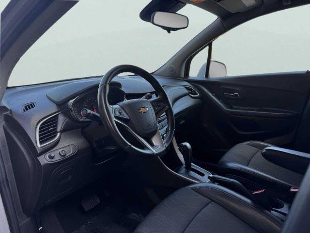 Used 2021 Chevrolet Trax LT w/ Driver Confidence Package AWD/4WD image 17
