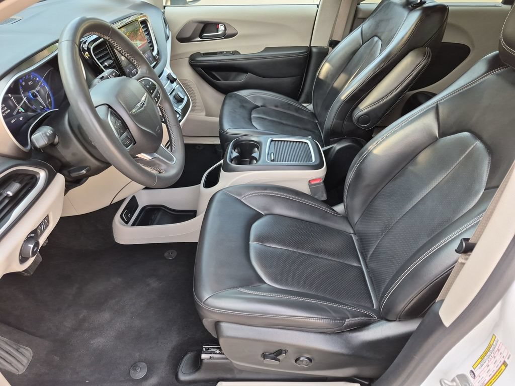 Used 2023 Chrysler Pacifica Touring-L FWD image 20