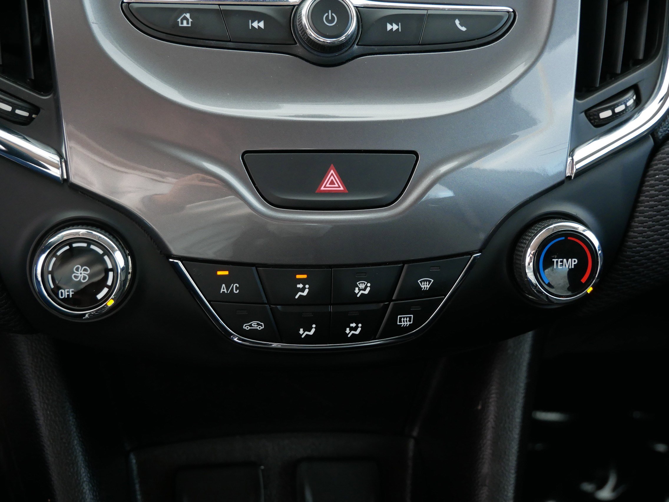Used 2017 Chevrolet Cruze LT FWD image 23