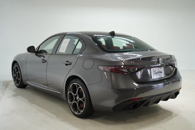 Used 2025 Alfa Romeo Giulia AWD image 5