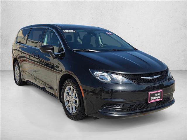Used 2023 Chrysler Voyager LX video 3