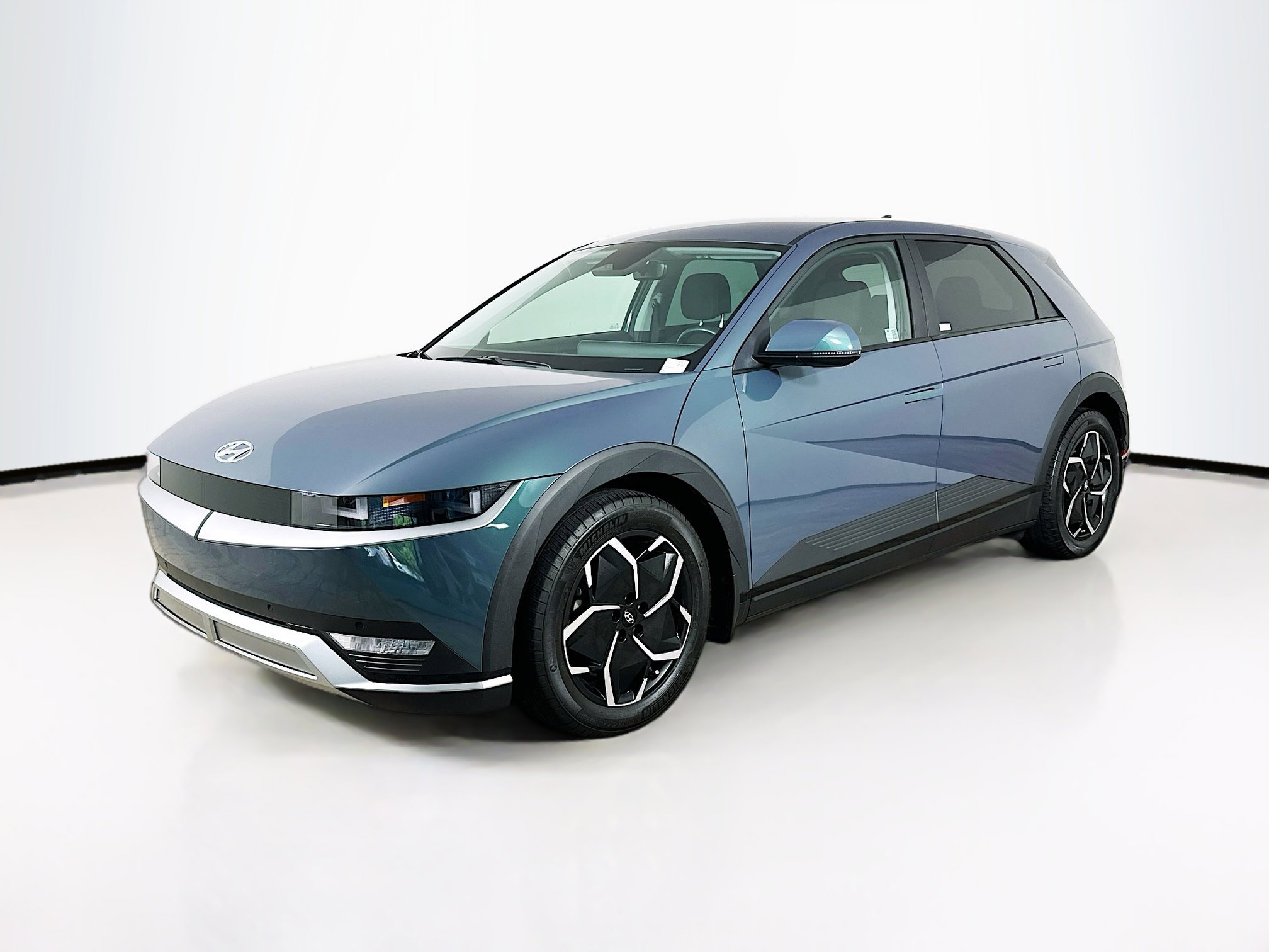Used 2024 Hyundai Ioniq 5 SEL RWD image 3