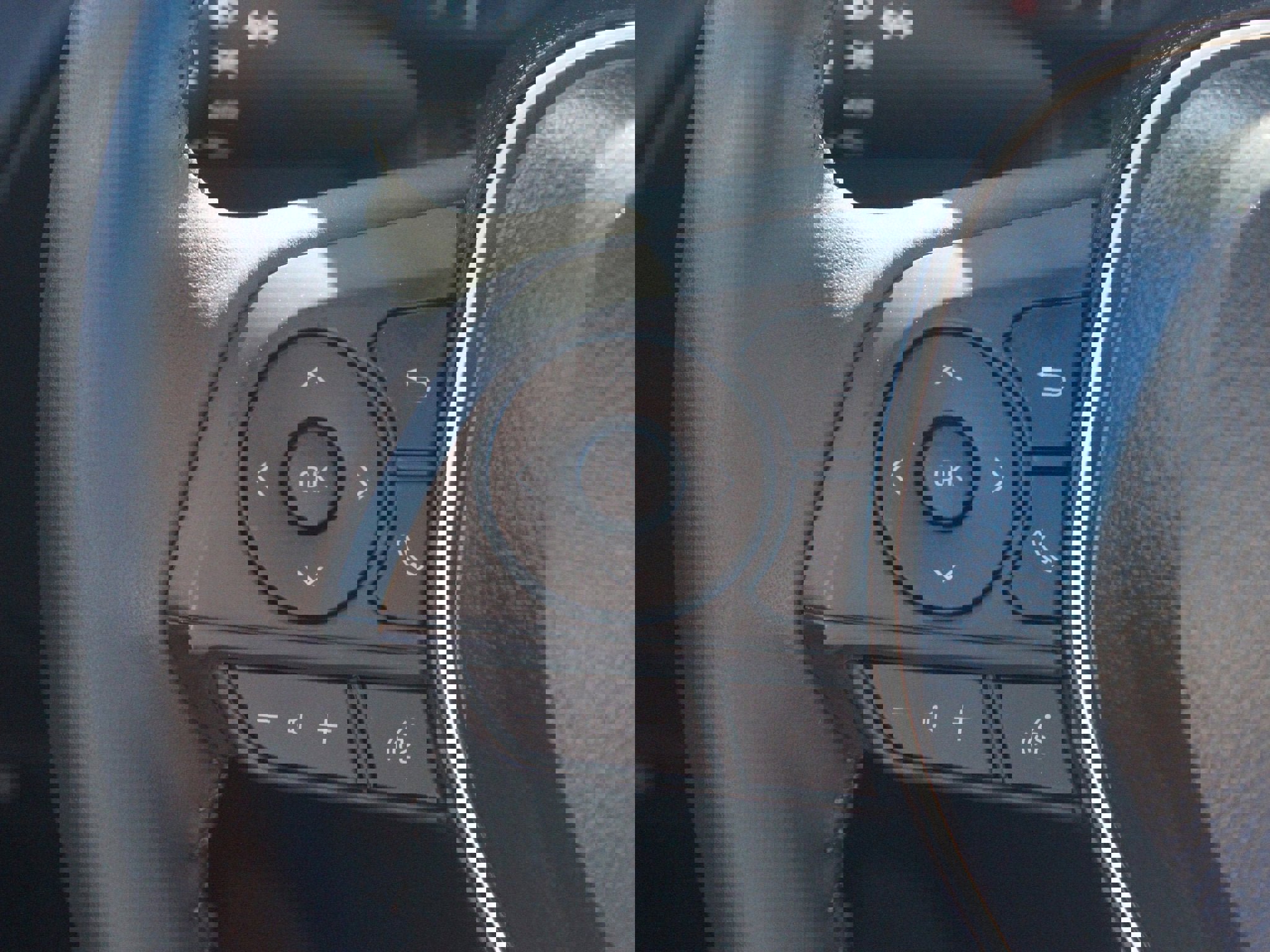 Used 2025 Toyota Corolla Cross LE image 9