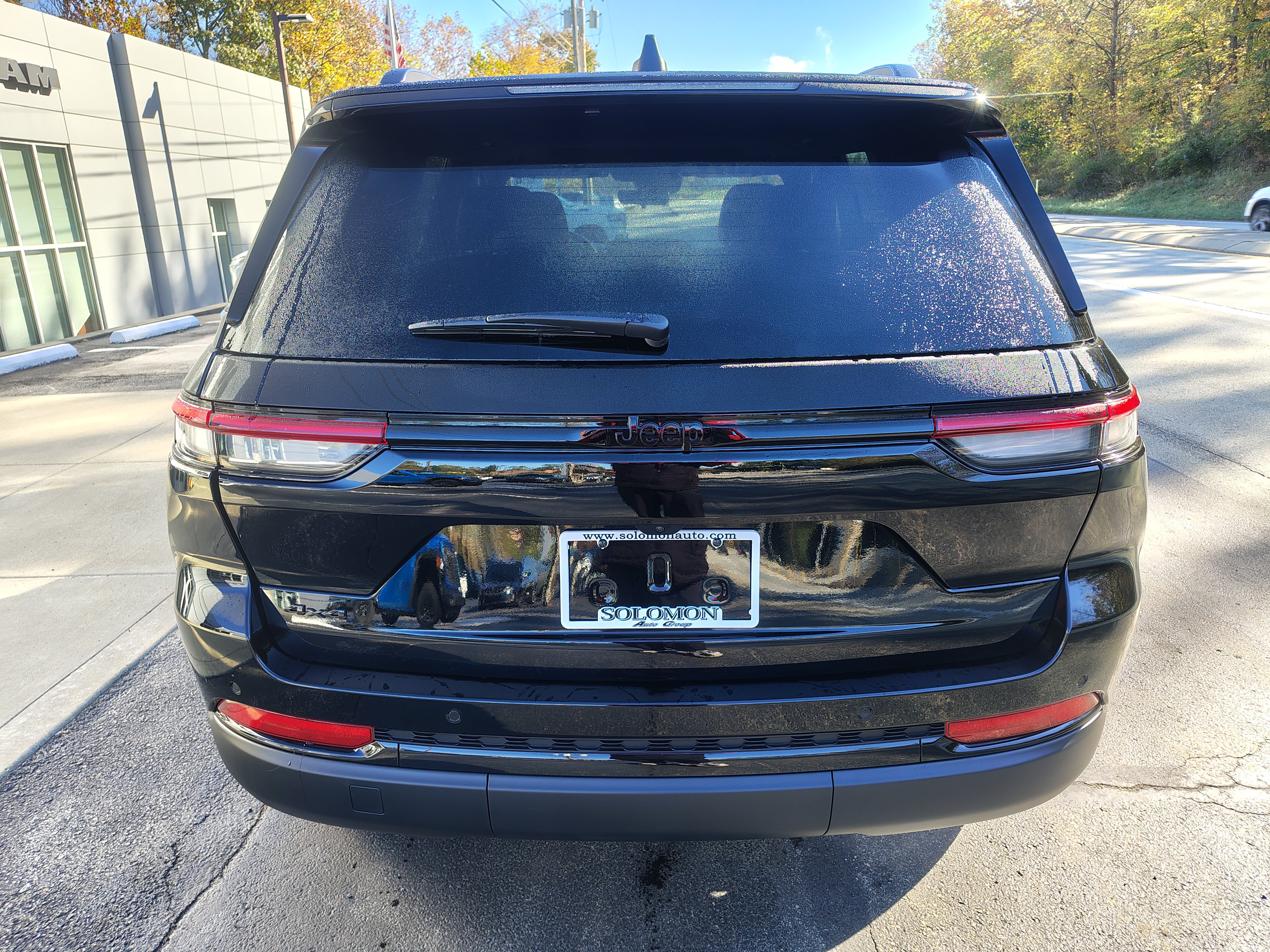 New 2027 Jeep Grand Cherokee Laredo X AWD/4WD image 8