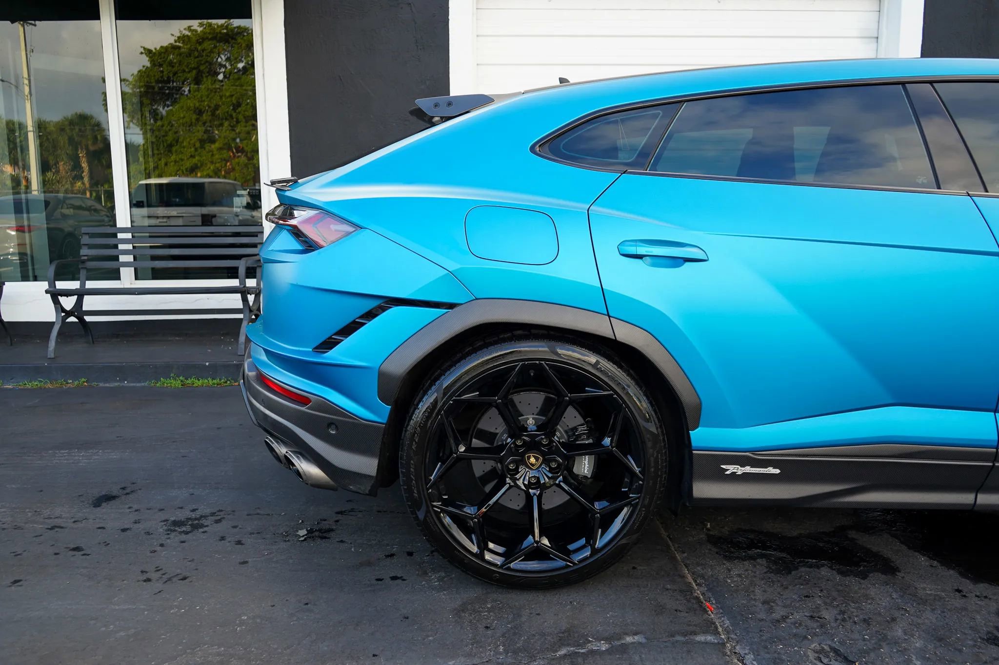 Used 2024 Lamborghini Urus Performante AWD/4WD image 3