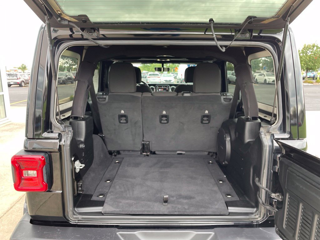 Used 2020 Jeep Wrangler Unlimited Sahara w/ Uconnect 4C Nav & Sound Group AWD/4WD image 13