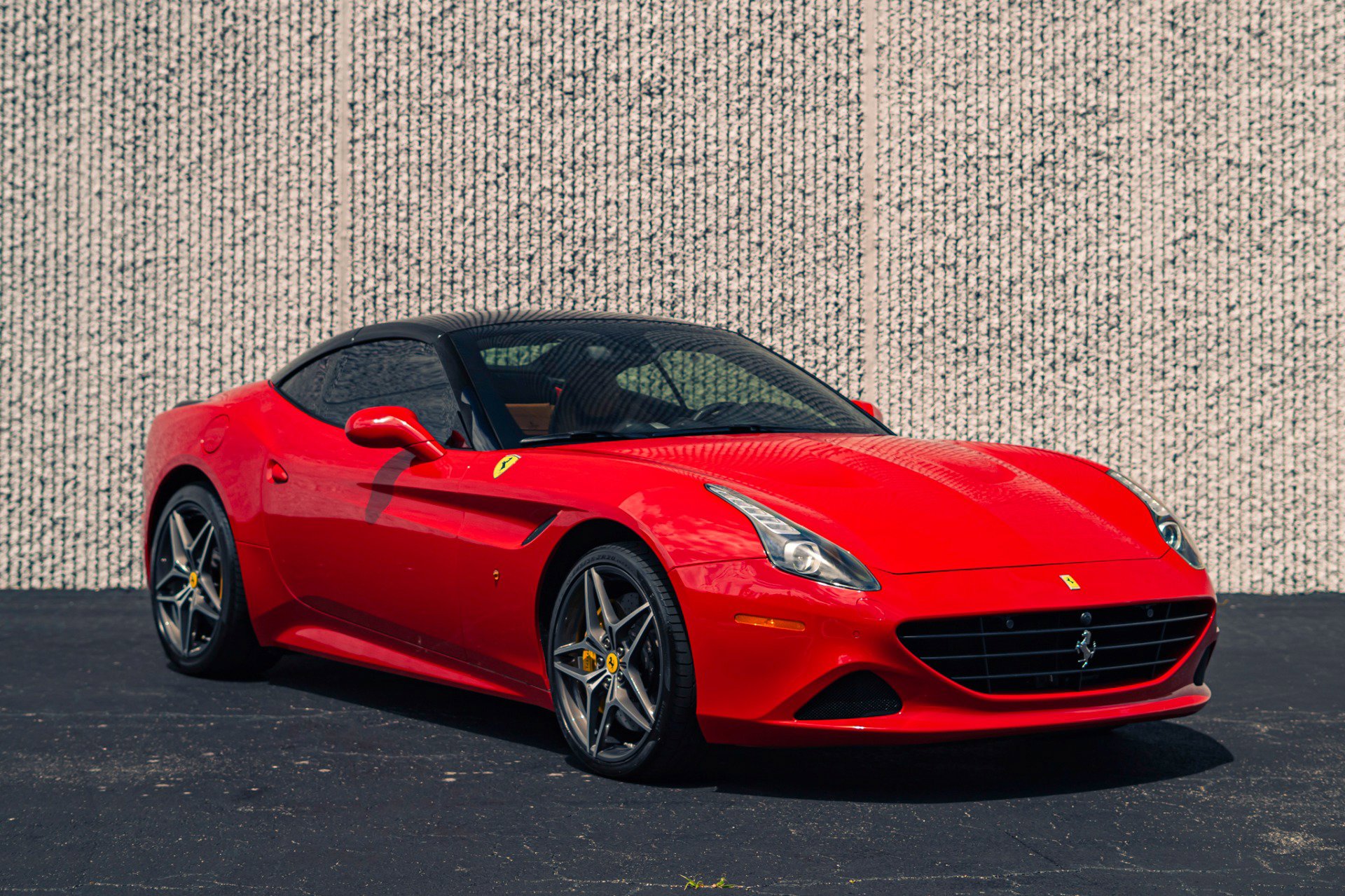 Used 2016 Ferrari California T RWD image 18