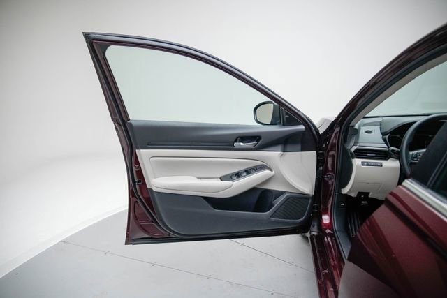 Used 2024 Nissan Altima 2.5 SV image 23