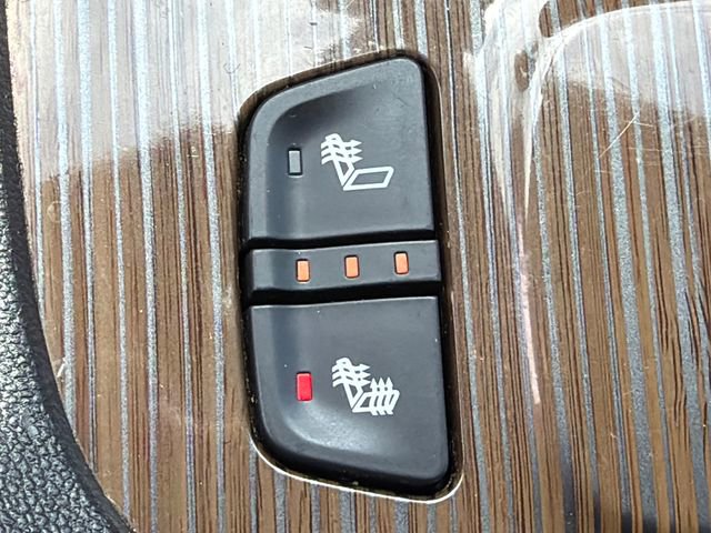 Used 2021 GMC Acadia SLE w/ Driver Convenience Package FWD image 32