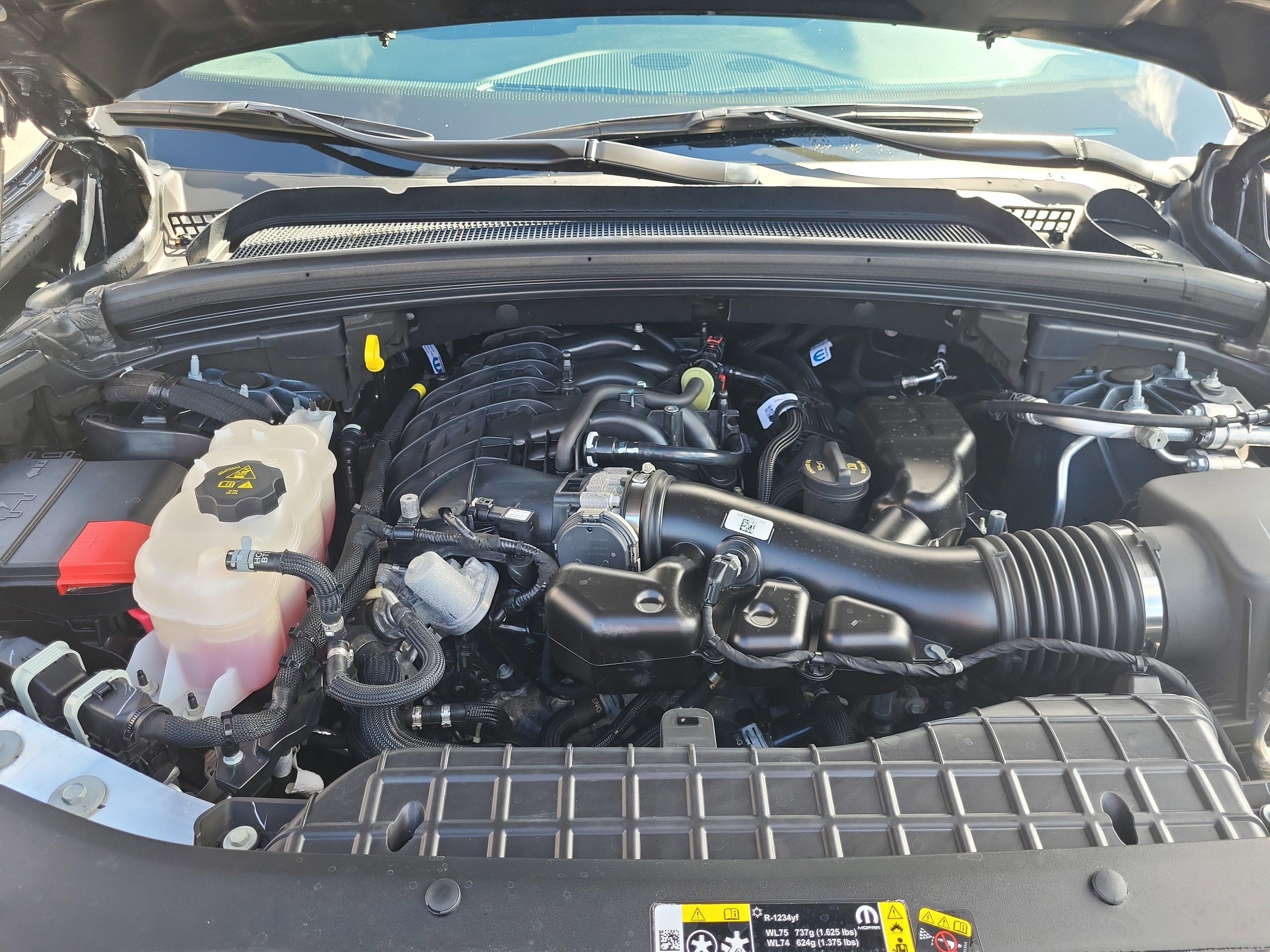 Used 2024 Jeep Grand Cherokee L Limited w/ Black Appearance Package image 23