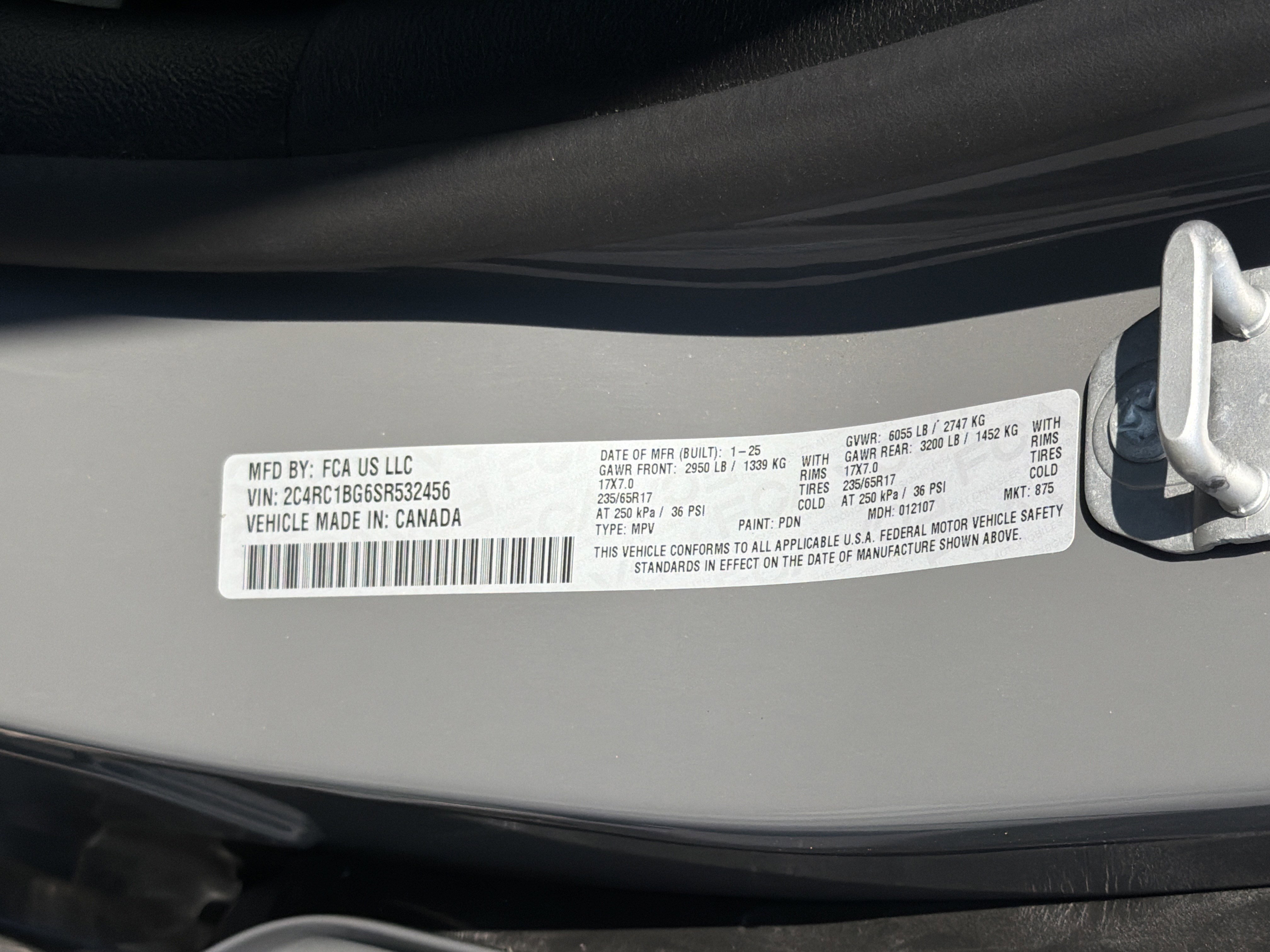 Used 2025 Chrysler Pacifica Select image 38