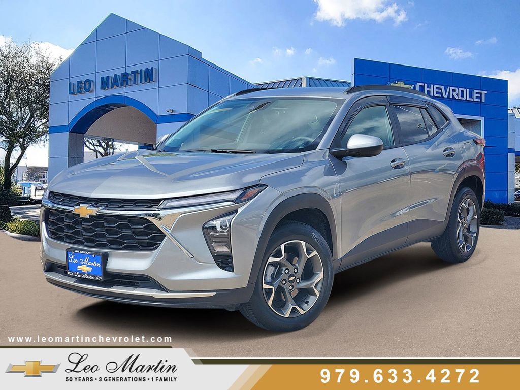 Used 2025 Chevrolet Trax LT w/ Driver Confidence Package image 1