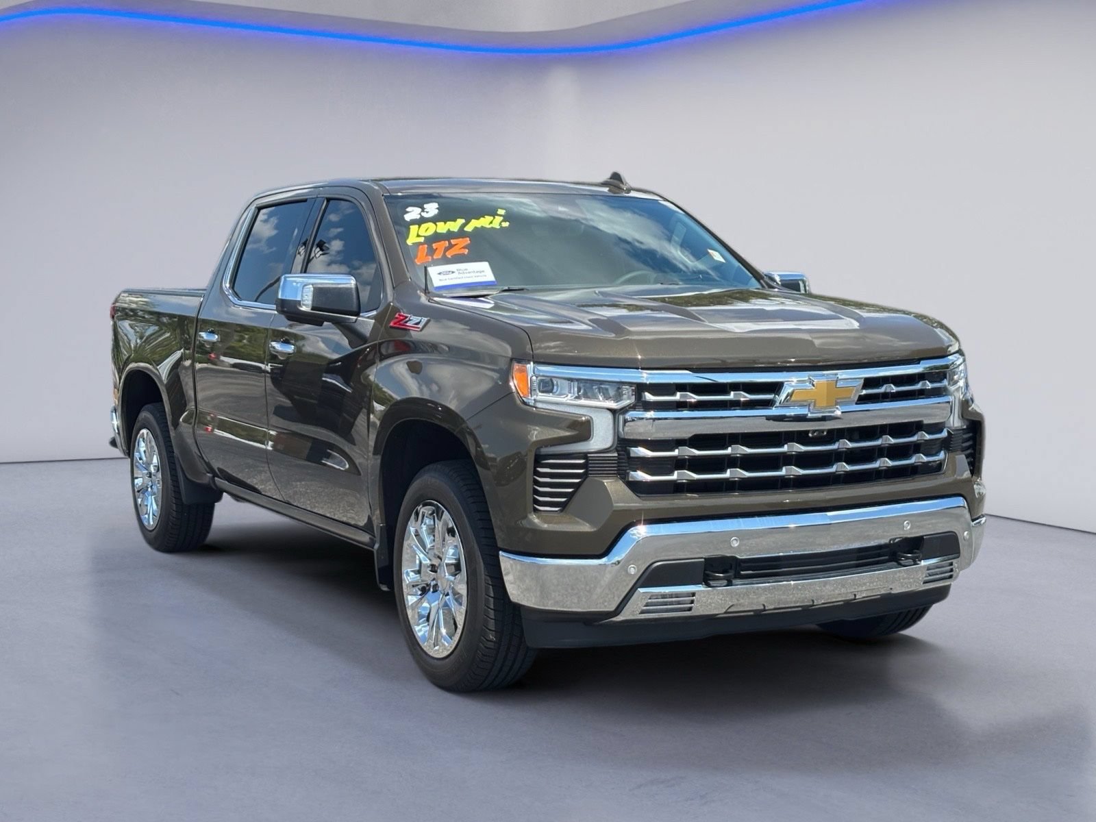 Used 2023 Chevrolet Silverado 1500 LTZ w/ LTZ Premium Package AWD/4WD image 5