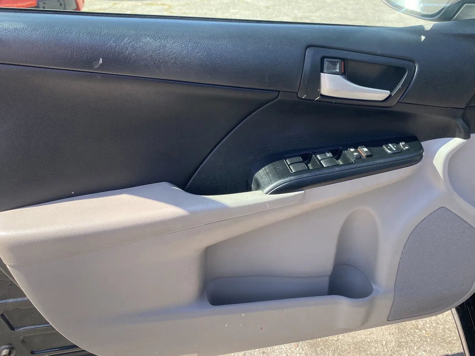 Used 2014 Toyota Camry LE FWD image 12