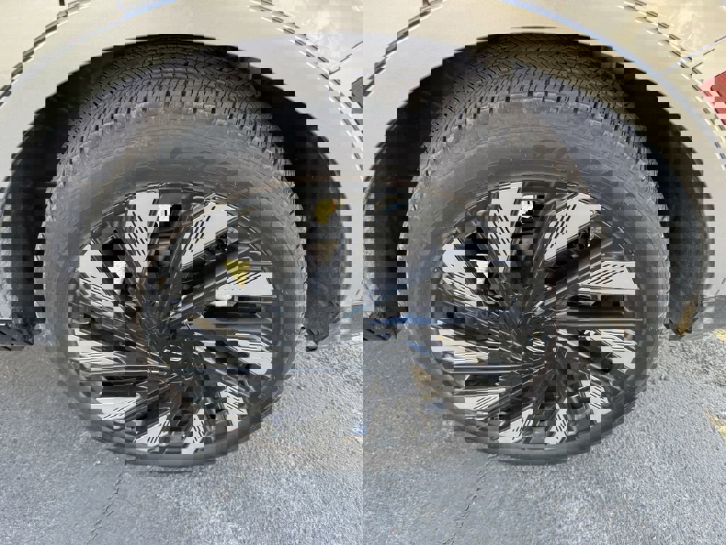 Used 2024 Lincoln Nautilus Reserve w/ Equipment Group 202A image 11