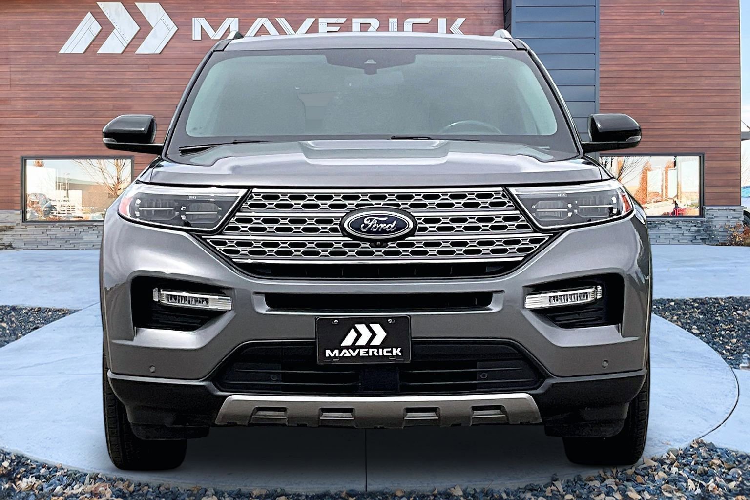 Used 2021 Ford Explorer Limited w/ Equipment Group 301A AWD/4WD image 2