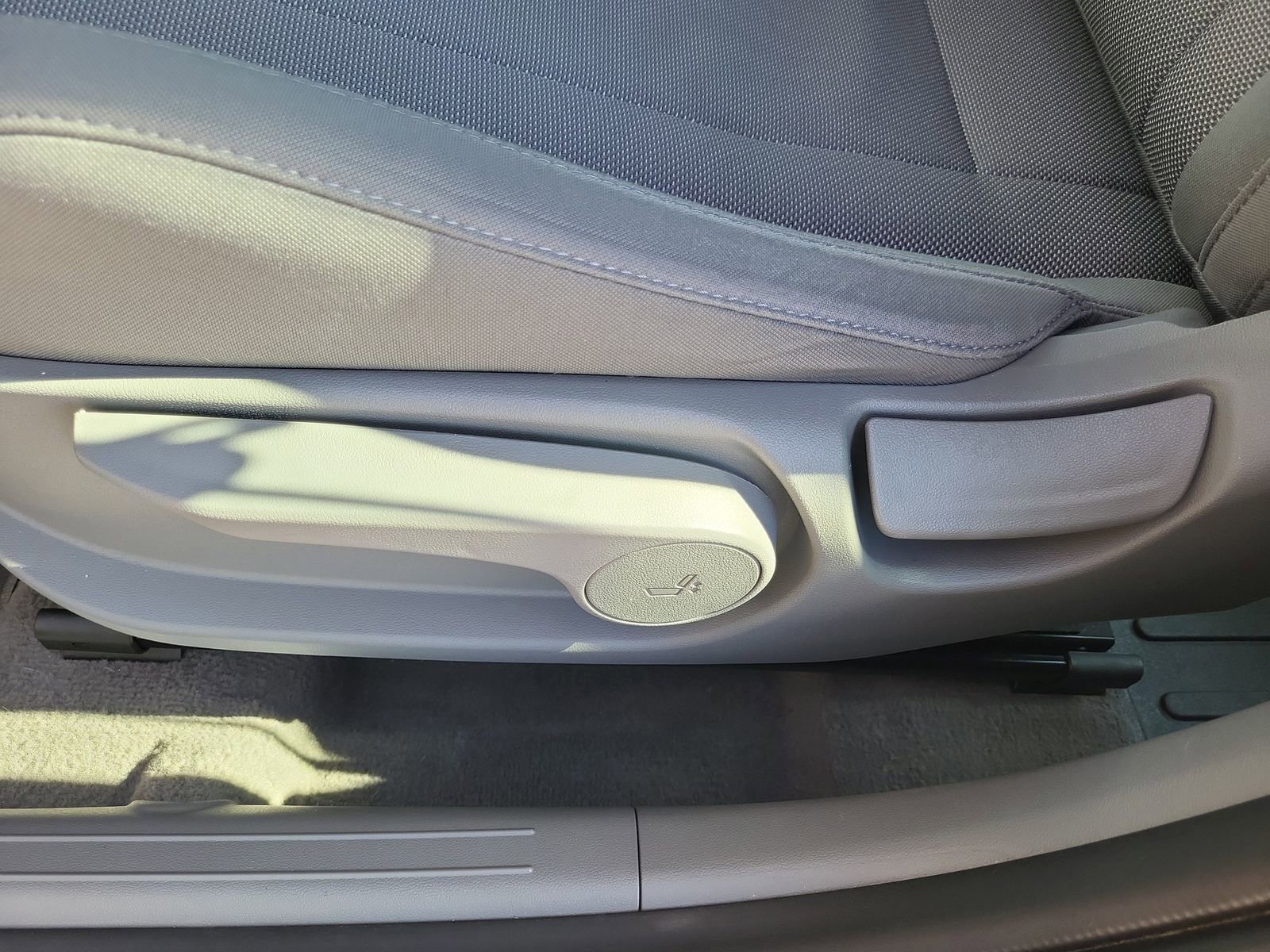 Used 2023 Hyundai Elantra SE image 15