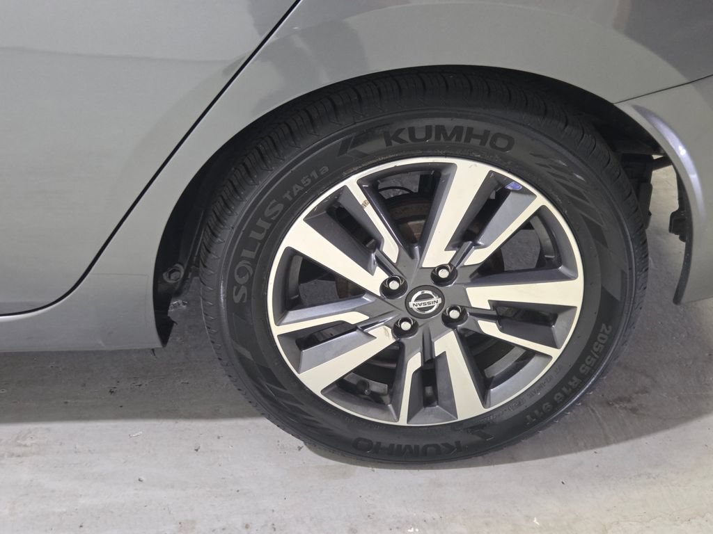 Used 2020 Nissan Versa SV FWD image 17