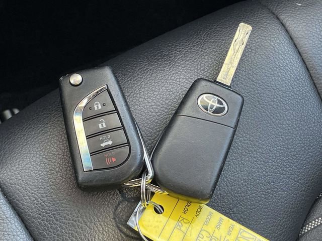 Used 2018 Toyota Camry SE image 32