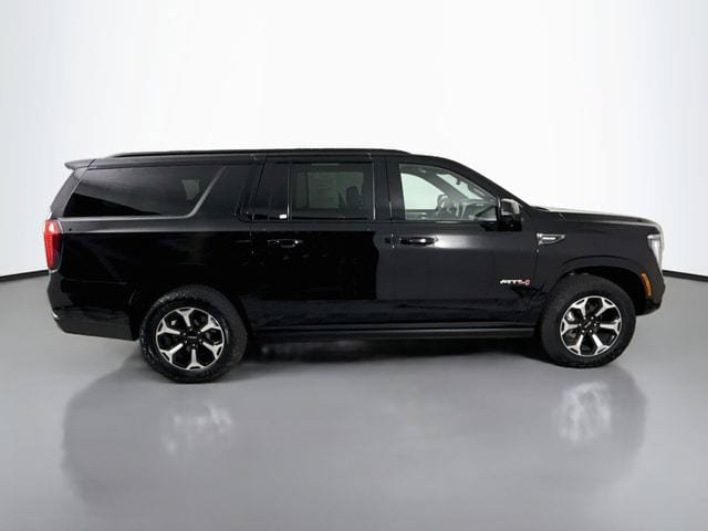 Used 2026 GMC Yukon XL AT4 w/ AT4 Premium Plus Package AWD/4WD image 9